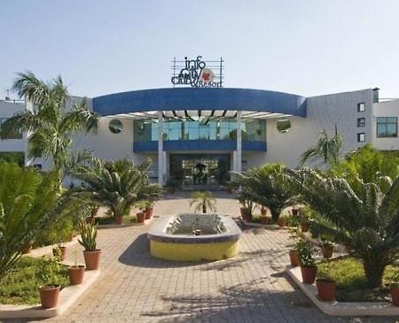 Infocity Club And Resort Gandhinagar Exterior foto